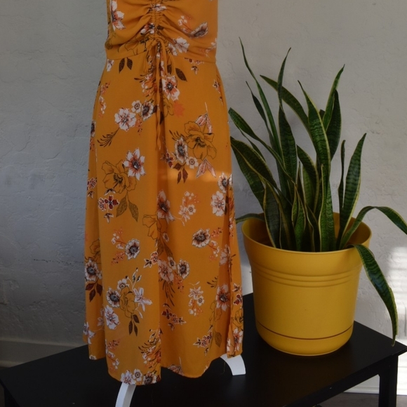Yellow Floral Scrunch Front Dress - Picture 4 of 10